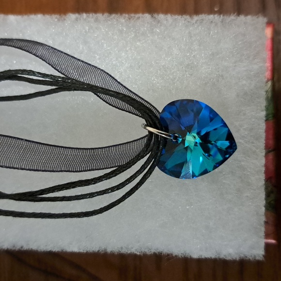 Arctic Ocean Crystal Heart Necklace - Picture 6 of 7